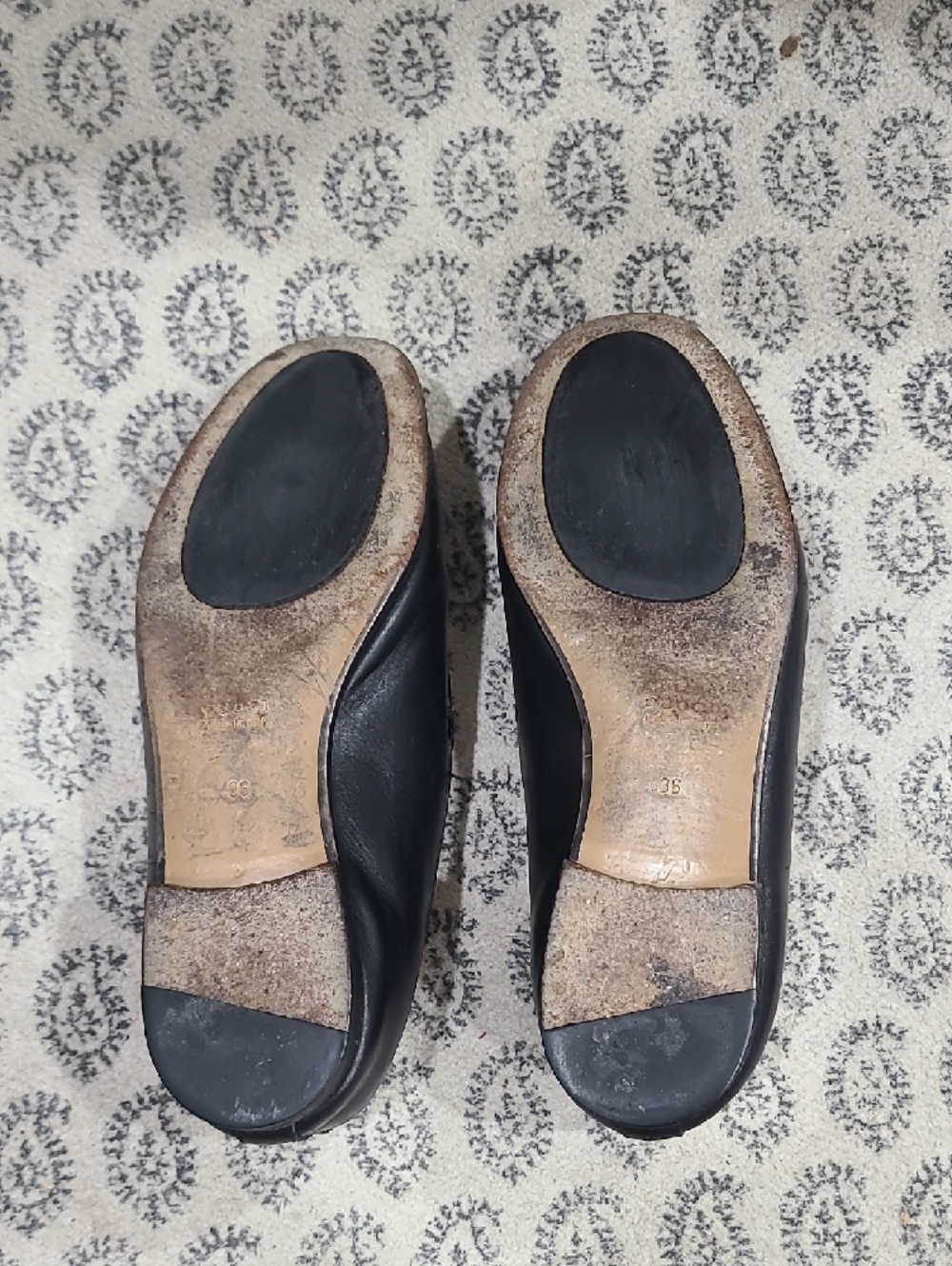 Gucci Black Leather Horsebit Loafers with Gold Hardware - Picture 6 of 9